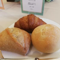焼き立てパン