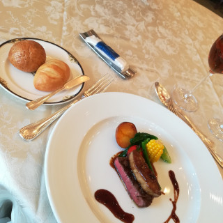 和牛とフォアグラのグリル。臭みが無く美味しかったです。