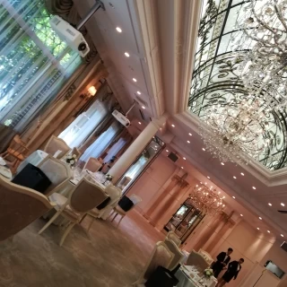 天窓のある披露宴会場は自然光たっぷり。