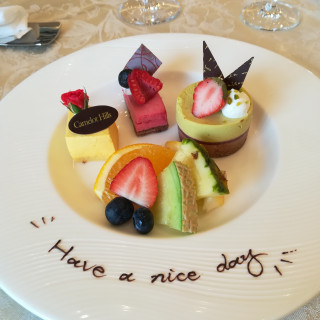 ムースメインのデザートはお腹いっぱいの食後でもぺろり。
