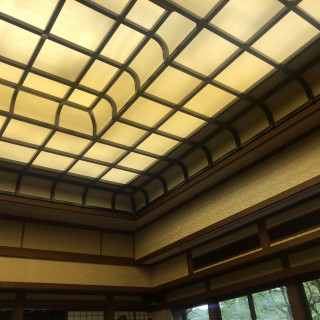 披露宴会場の天井の照明