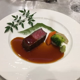 国産サーロインのグリエ。富士山が素敵。この会場ならではです。