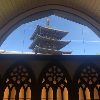 挙式会場から見える八坂の塔