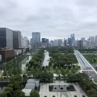 結婚式をあげるカップルにプレゼントしているお部屋からの景色