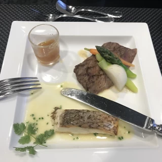 下見客用にメインは肉と魚少しずつ出されました。