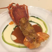 メインの迫力あるエビ。