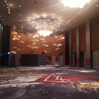 おめでたい雰囲気の披露宴会場