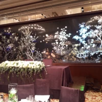 正面に立派な動く絵画(？)が飾られており、目立ちました。