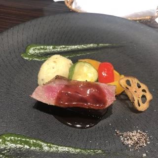メインのお肉。グリーンマスタードがとても美味しいです！