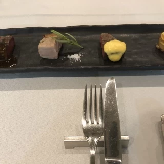 お肉が一口ずついろんな種類が食べれて良かったです。