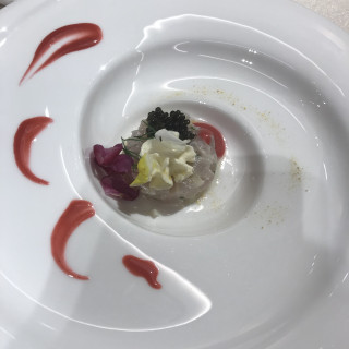 前菜、洋テイストだとラズベリーのソースでサッパリ