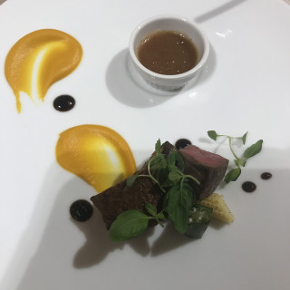 メインのお肉。かぼちゃのソース、和テイストのソースが美味しい