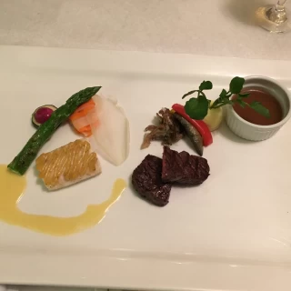 披露宴終了後に出されたメイン料理です。