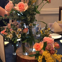 各テーブルのお花がナチュラルなガーデン風でした。