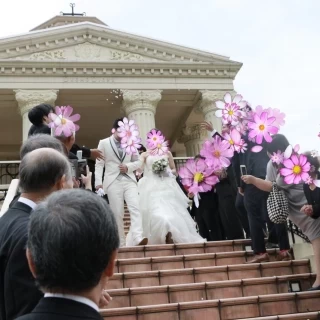 大階段を降りながらフラワーシャワー これがしたかったんです！