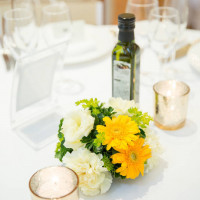 各テーブルの装花とキャンドル
