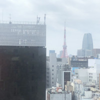 披露宴会場前のロビーから一望できる東京タワー