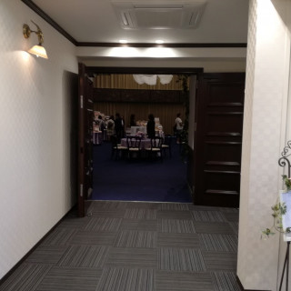 コンチェルト会場入口。右手に喫煙所隠れてます
