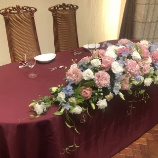 披露宴会場、新郎新婦椅子です。