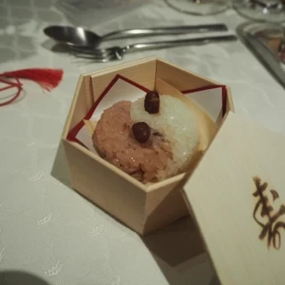 持ち帰りもできる赤飯です