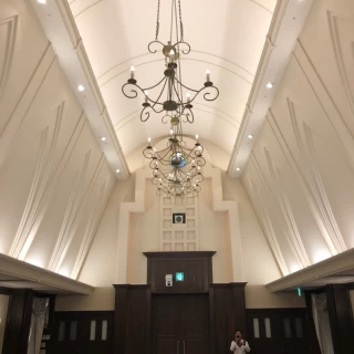 天井が広さが魅力のチャペルです。