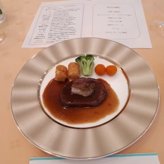 お肉料理。柔らかくて美味しかったです。