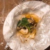 特殊な包み紙で包んだまま焼いているそうです。開く瞬間が楽しい
