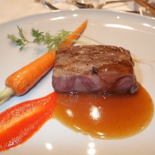 メインの肉料理