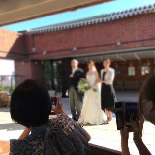 式場の後ろ
新婦入場