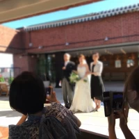 式場の後ろ
新婦入場