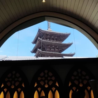 挙式会場から見える八坂の塔