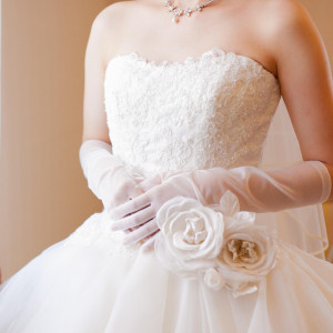 白のふわふわなウェディングドレス。|543954さんのラ・マーレ プライベートガーデン（営業終了）の写真(865546)