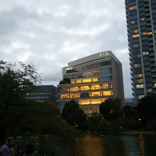 大きな建物なので迷いません