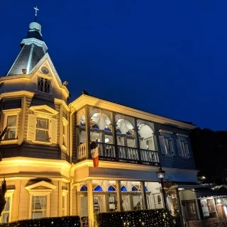 会場は夜もとっても素敵です。
