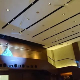 披露宴会場内の階段から入場できます