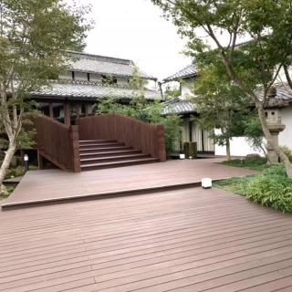 緑溢れる庭園