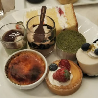 デザートビッフェのケーキ。プチサイズで色々な味を楽しめます