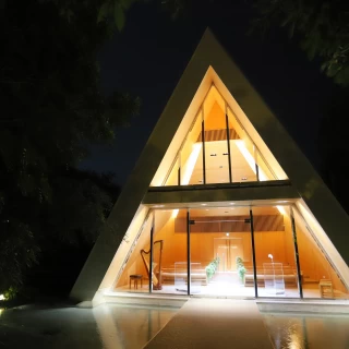 夜のチャペル全体