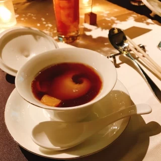 フカヒレのスープ。キノコも美味しい。優しい味