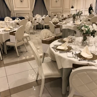 白でナチュラルな会場