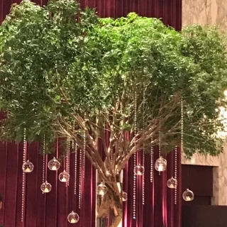 披露宴会場内にあった木のオブジェ