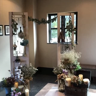 会場の隣に