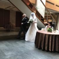 前方ゲスト卓から会場中央への視界