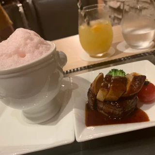 前菜のスープとメインのフィレ肉
