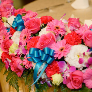 新郎新婦のテーブルの花飾り|544783さんの弘前プラザホテルの写真(871244)