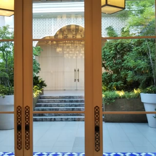 披露宴会場から見たチャペル