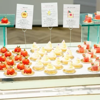デザートビュッフェのプチケーキ3種
