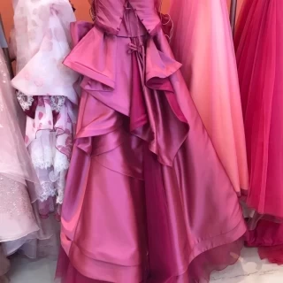 提携ドレスショップは豊富な品揃えでした