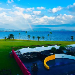 ホテルの窓から撮影。虹が出ました(^^)