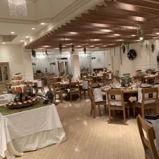 ナチュラルテイストな披露宴会場です。